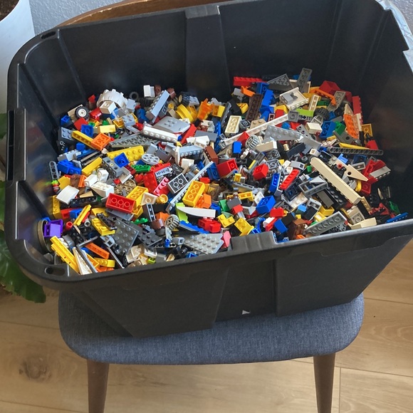 Lots of Legos! (4 pounds of clean, sorted Lego pieces) - Picture 2 of 5